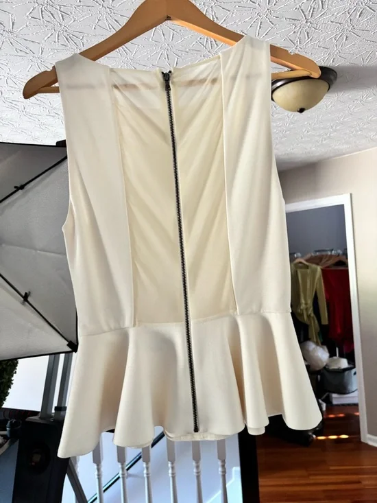 Like New Alice + Olivia Cream Sleeveless Peplum Top - Picture 3 of 7